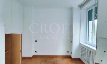 Parioli-Panama: 170sqm. Beautifully restored 3 bedroom, 3 bath, spacious living, balconies, restored kitchen, baths. Doorman, parking, views of Park. Ref 302 - Photo 3