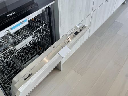 For Lease - 11 Yorkville Avenue Unit# 3509, Toronto, Ontario - Photo 4