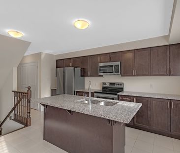 For Lease - 133 Christopher Road, Oakville, Ontario - Photo 2
