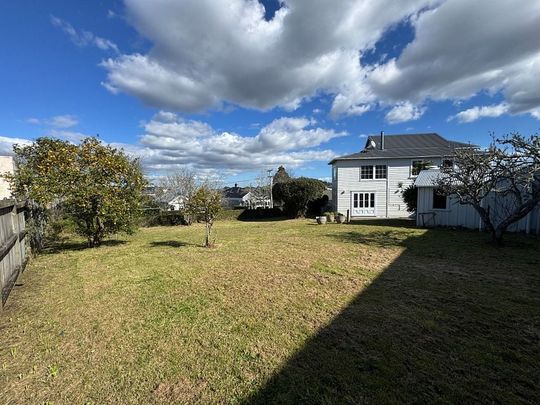 Spacious 5-Bedroom, Double Grammar Zone - Photo 1