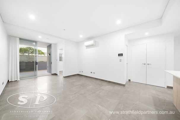 Luxury 1 Bedroom Apartment - Photo 1