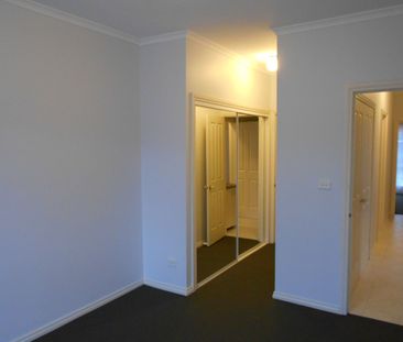 MODERN SINGLE LEVEL UNIT IN A PRIME POSITION - Photo 4