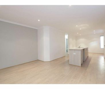 BREAK LEASE - Spacious Family Home with Study & Alfresco Living - Photo 5