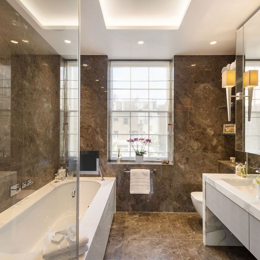 Picturesque, extensively refurbished mews house in the heart of Belgravia - Photo 1