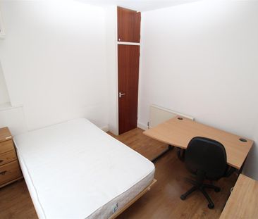 House - Terraced For Rent Laura Street, Pontypridd - Photo 3