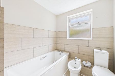 4 bedroom detached house to rent - Photo 5