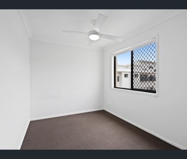 8/37-39 Harley Street, Labrador, Qld 4215 - Photo 1