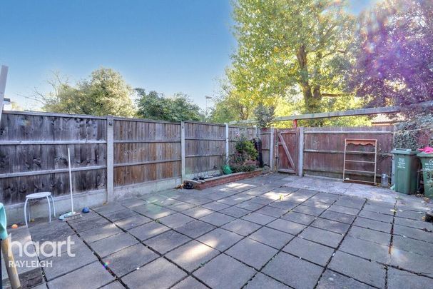 3 bedroom terraced house to rent - Photo 1