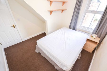 Grange Avenue, Earley, Reading, Berkshire, RG6 1DJ - Photo 2
