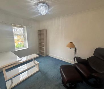 6 bedroom detached house to rent - Photo 5