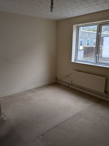 **Apply Online – 2 bed ground floor flat with walk in shower, Ty Brunel, Briton Ferry, Neath - Photo 2