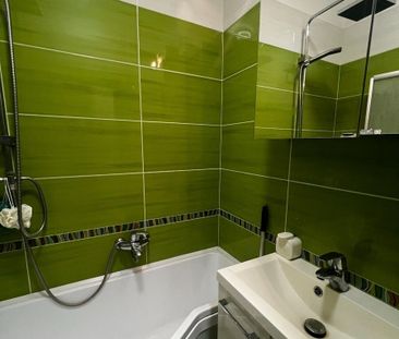 Komfortný nájom v centre mesta: Kompletne zariadený 3-izbový byt s ... – Fotografia 4