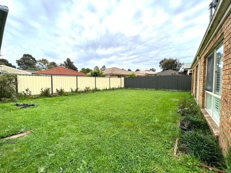 23 McKinley Dr, Roxburgh Park, VIC 3064 - Photo 5