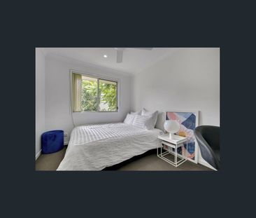 Low maintenance, corner unit - Photo 3