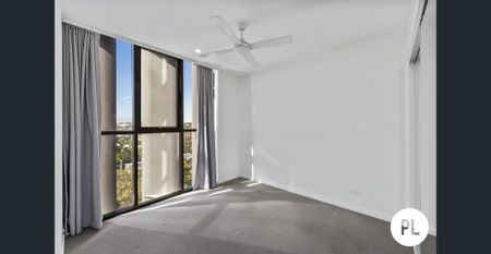 Resort-Inspired Living - three bedroom apartment with 2 car parks - Photo 4