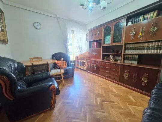 Piso en alquiler en Centro - Foto 1