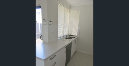 Modern Townhouse in Aveley - Photo 3