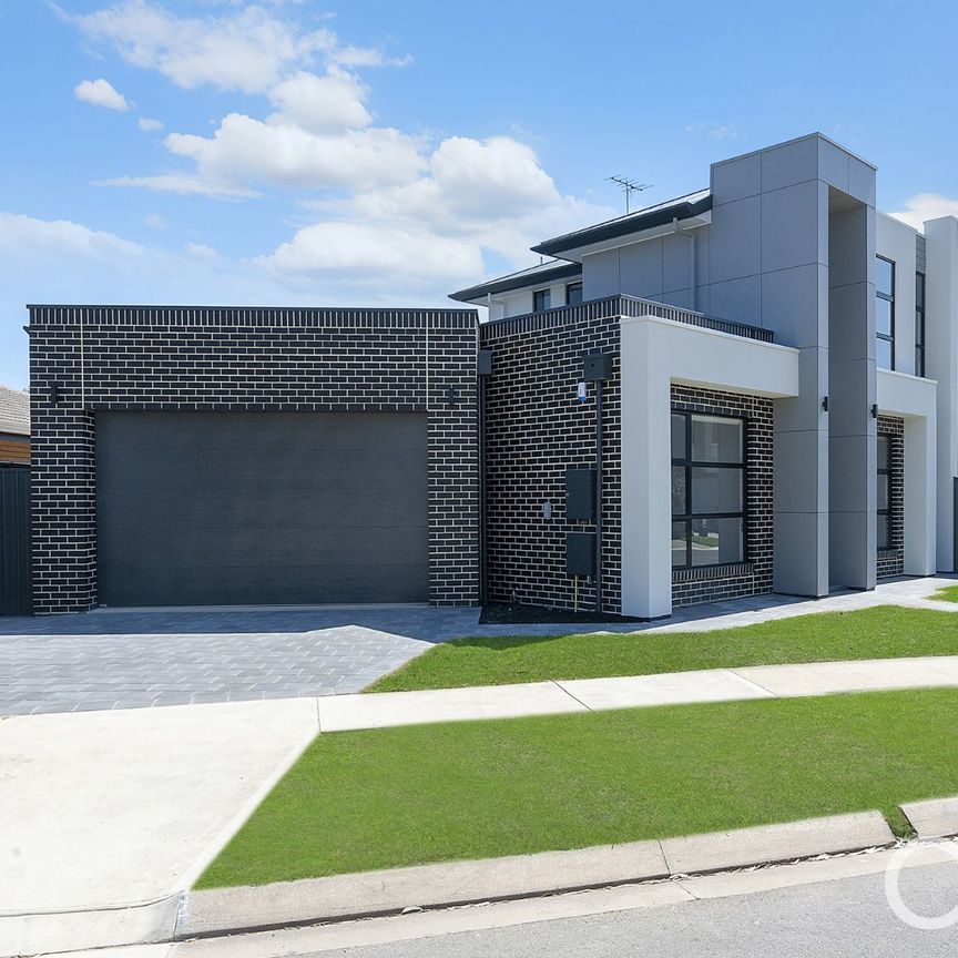 Open the Door To Contemporary Coastal Luxury - Photo 1