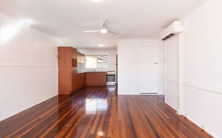 RENOVATED, CONVENIENT AND JUST 3KM FROM BRISBANE CBD! - Photo 5