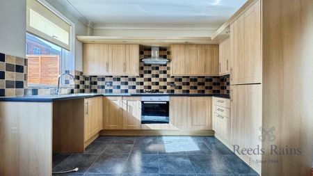 3 bedroom terraced house to rent - Photo 2