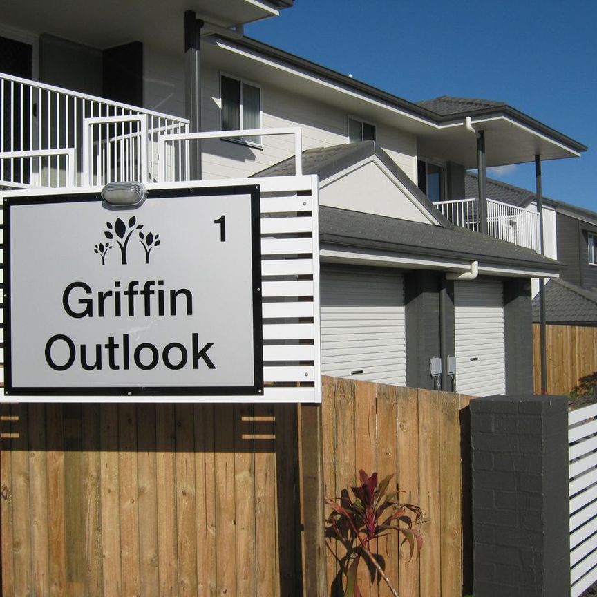 PET FRIENDLY! NEAR NORTH LAKES! - Photo 1