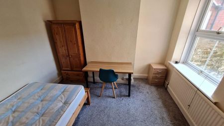 1 bedroom in a house share to rent - Photo 4