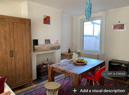 1 bedroom in a house share to rent - Photo 2