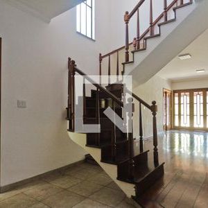 Casa para alugar com 220m², 3 quartos e 2 vagas - Foto 1