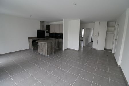 Location Appartement 3 pièces 68m² - Photo 3