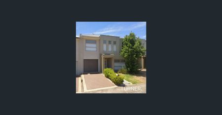 3 Bedroom Townhouse filled with lots of lights in a quiet street - Photo 5