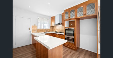 Expansive Family Home in sought-after Hamlyn Heights - Photo 4