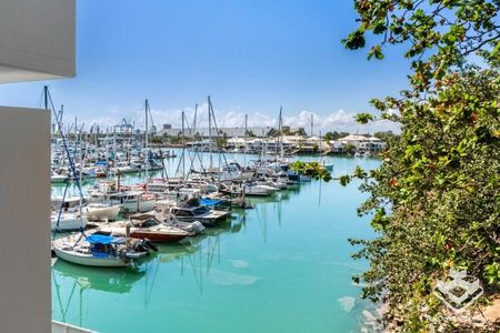 Exceptional Three Bedroom Beachfront living - Fully Furnished Beautifully-cool marina aspect - Photo 2