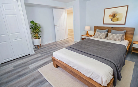 5-Bedroom House with Full In-Law Suite – St. Catharines! - Photo 4