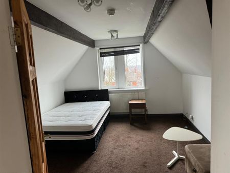 Flat , Green Hill Road, Leeds - Photo 4