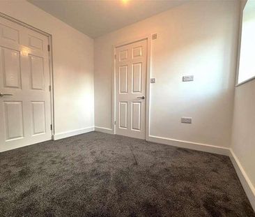 High Street, Gosport, PO12 - Photo 3