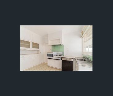 Cute Cottage in Top Location! - Photo 2