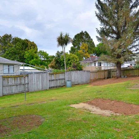 Tidy 3-Bedroom Home in Handy Manurewa Location - Photo 3