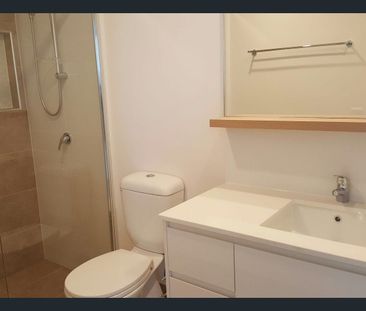 STYLISH HOME IN ROBINA AVAILABLE FOR RENT - Photo 3