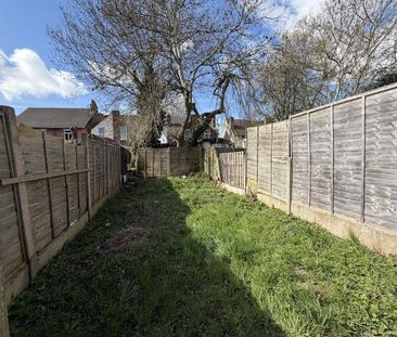 3 bedroom terraced house to rent - Photo 6