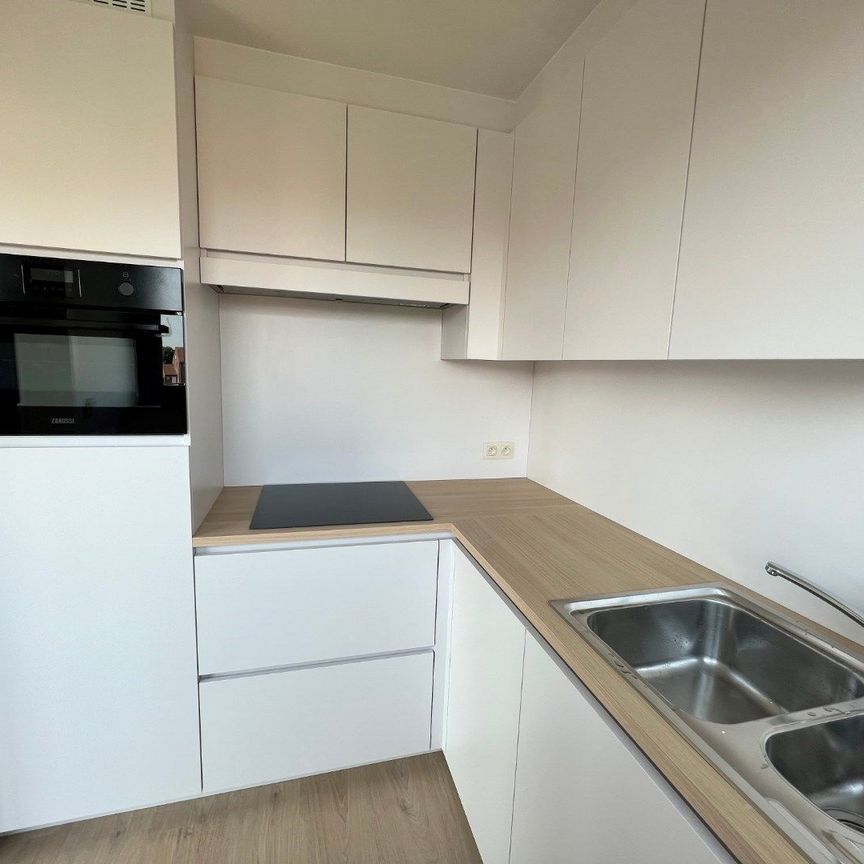 APPARTEMENT MET 2 SLAAPKAMERS, TERRAS EN GARAGEBOX VLAKBIJ CENTRUM - Foto 1