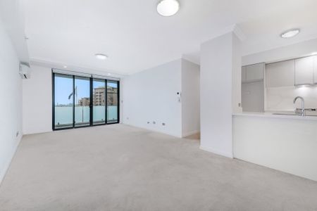 Spacious 2 Bedroom Apartment - Photo 4