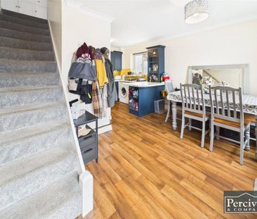 3 bedroom semi-detached house to rent - Photo 5
