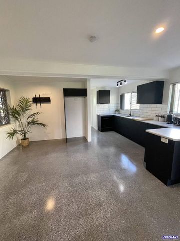 Beautiful Renovated Unit in Great Location - Photo 4