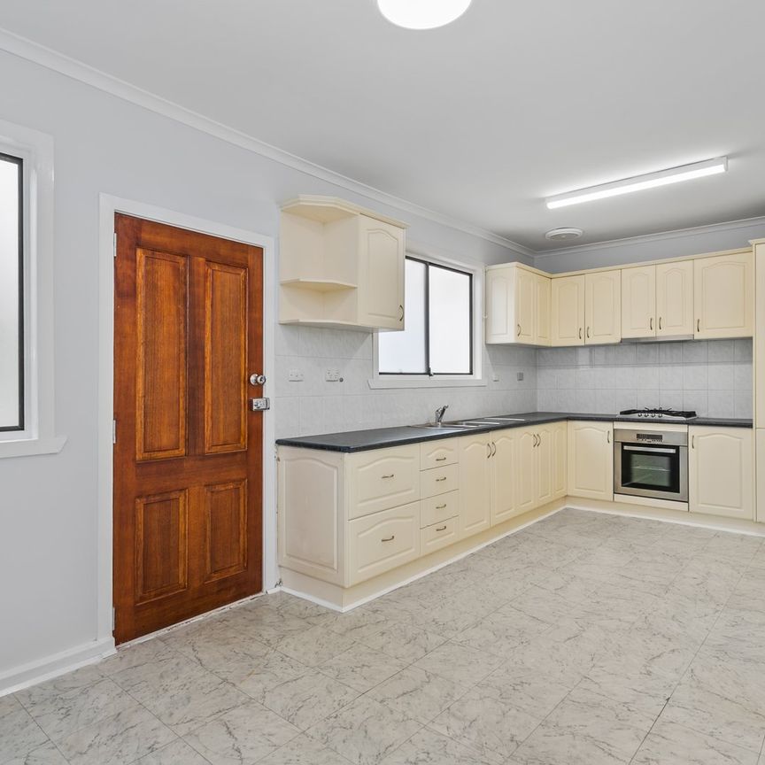 Spacious Living in a Prime West Footscray Location - Photo 1