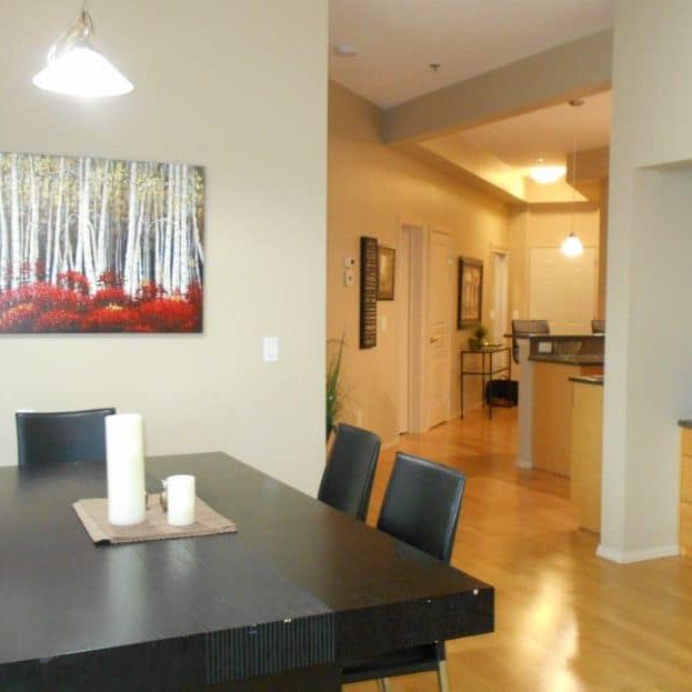 530 – Cozy 2 bed + Den Centrally Located - Photo 1