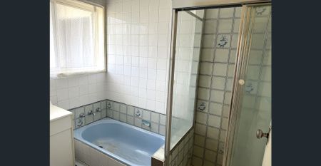 Spacious 3 bedroom family home in Prime Springvale Location - Photo 4