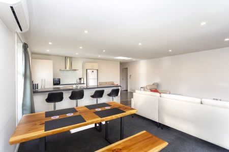 Spacious and private 3-bedroom family home! - Photo 5