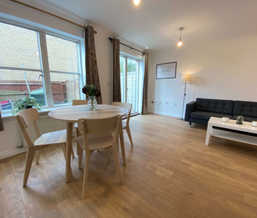 Gorgeous fully ensuite rooms in cute 4 bed town house Room 1 - Photo 4