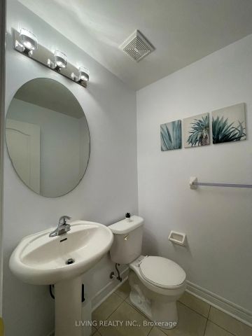 Condo Townhouse For Lease | N9255946 - Photo 3