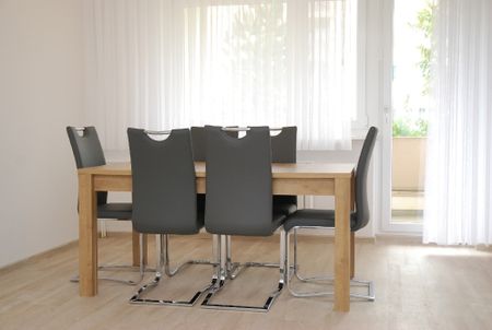 Zuhause auf Zeit – Möblierte 4-Zimmer-Wohnung in ruhiger Lage - Photo 2